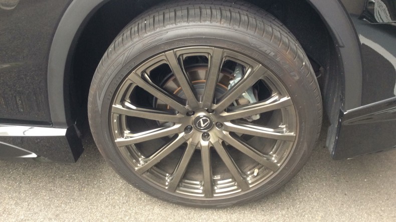 タイヤホイール前