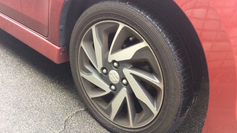 タイヤホイール前