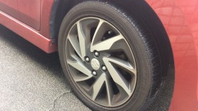 タイヤホイール前