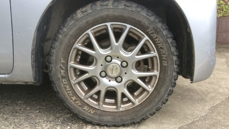 タイヤホイール前