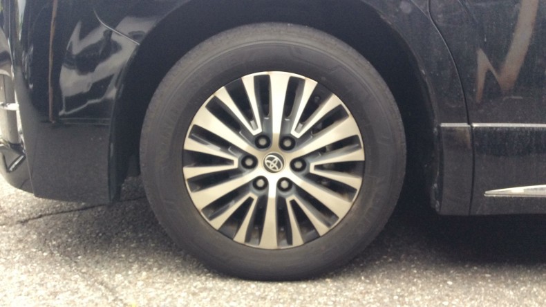 タイヤホイール前