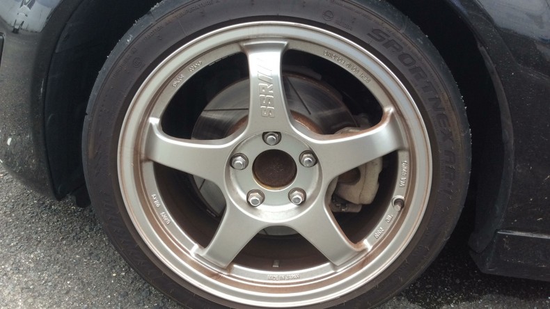 タイヤホイール前