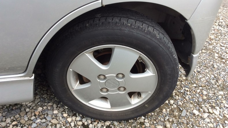 タイヤホイール前