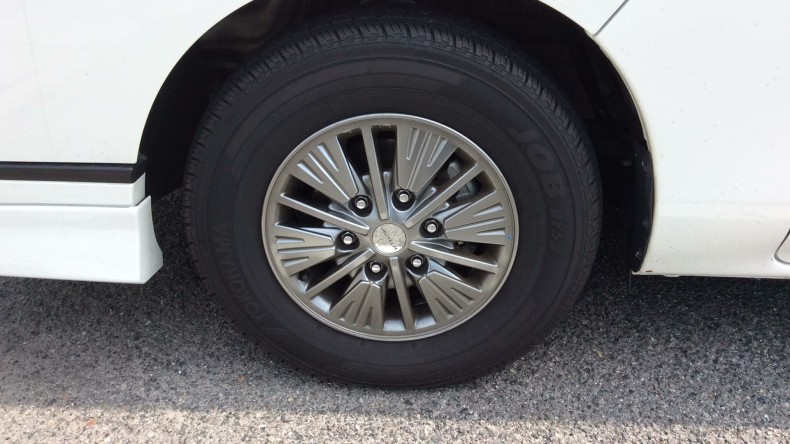 タイヤホイール前