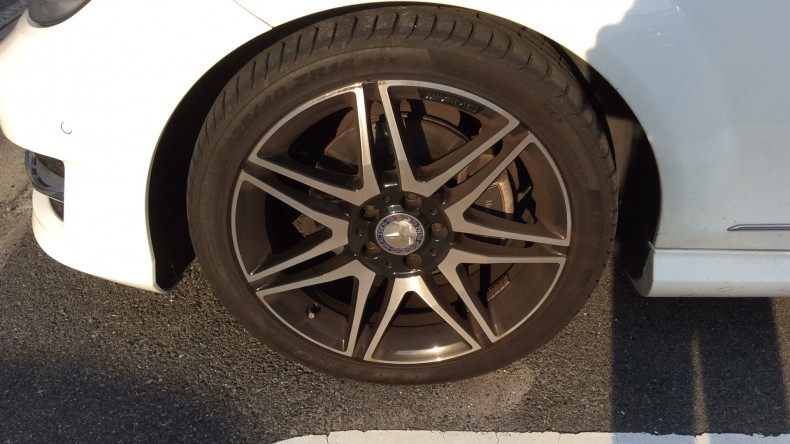 タイヤホイール前