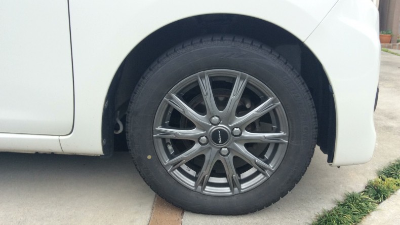 タイヤホイール前