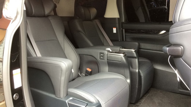 内装後方シート