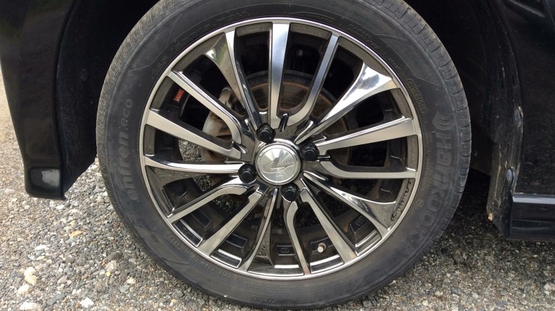 タイヤホイール前