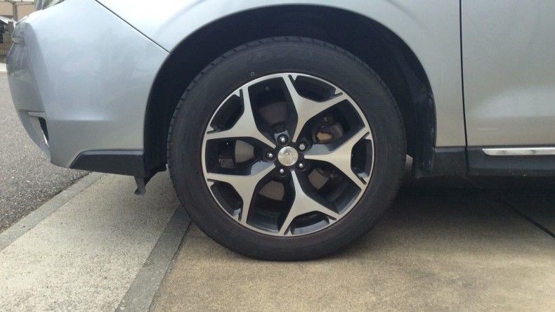 タイヤホイール前