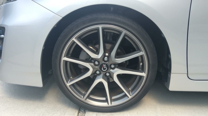 タイヤホイール前