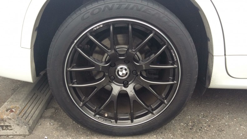 タイヤホイール前