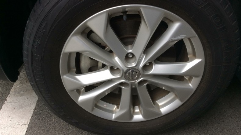 タイヤホイール前