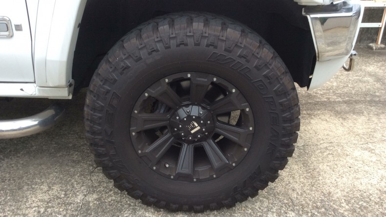 タイヤホイール前