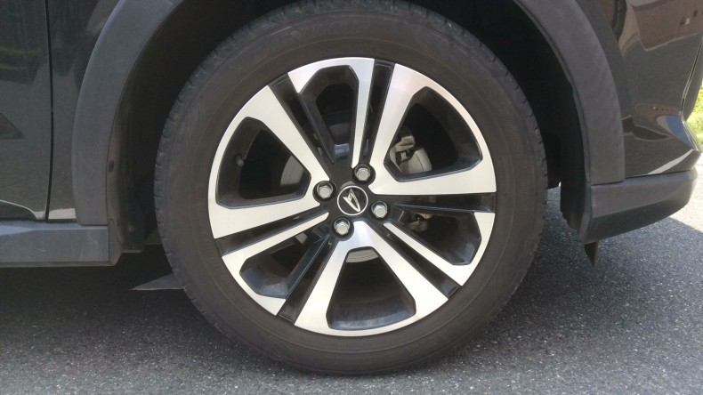 タイヤホイール前