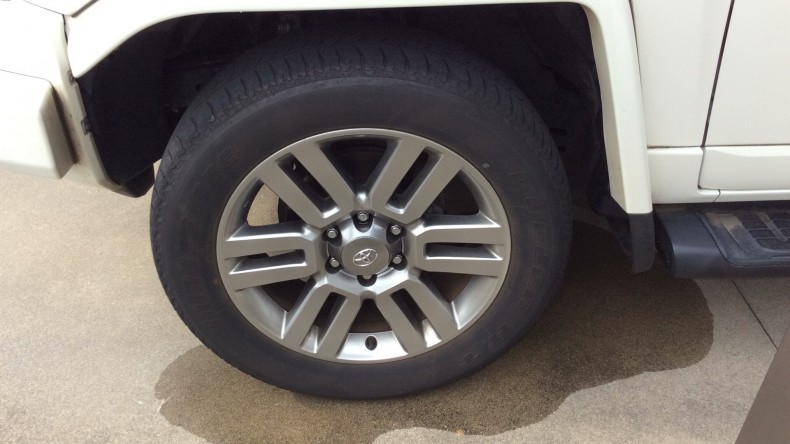 タイヤホイール前