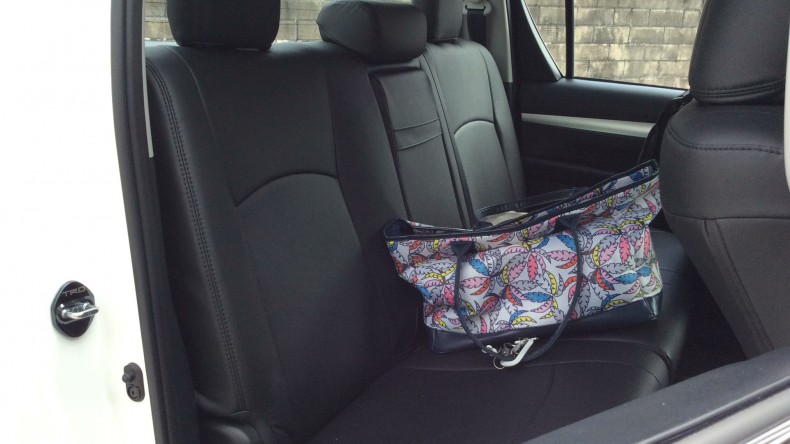 内装後方シート