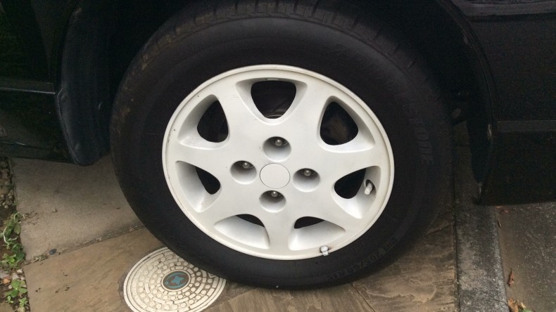 タイヤホイール前