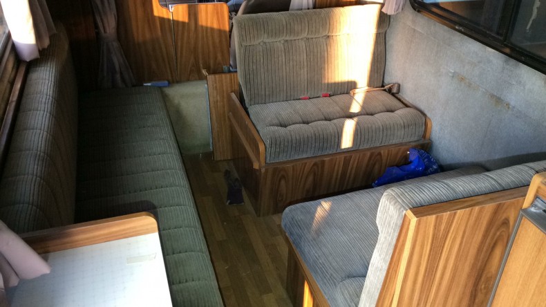 内装後方シート