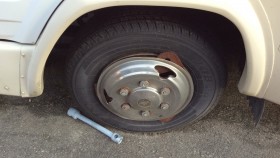 タイヤホイール前