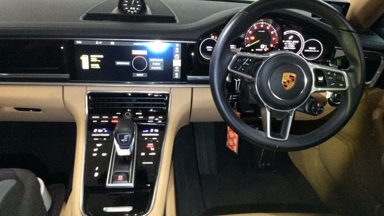 内装インパネ全体