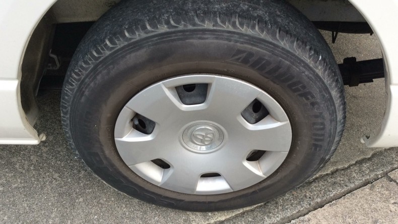 タイヤホイール前