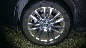 タイヤホイール前