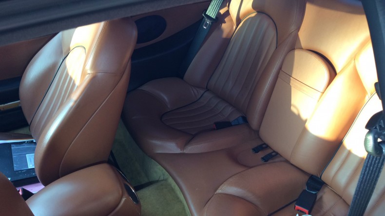 内装後方シート