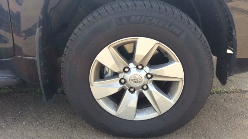 タイヤホイール前