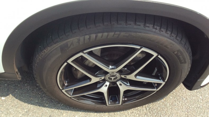 タイヤホイール前