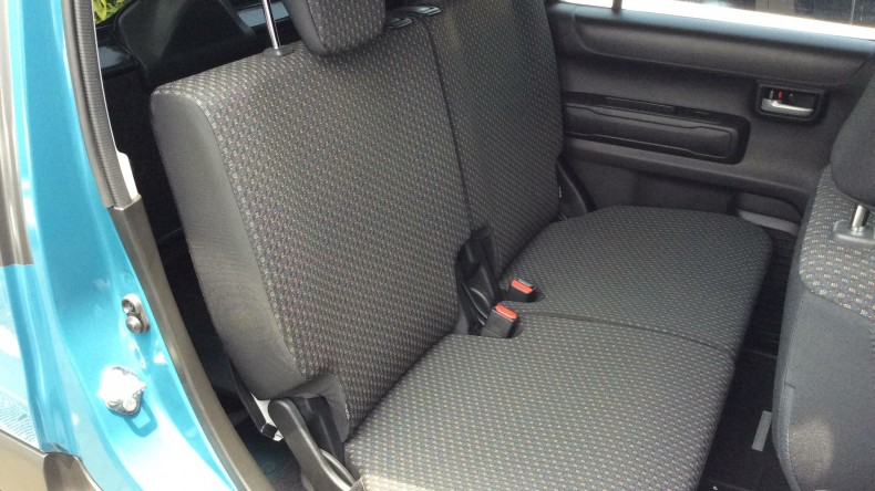 内装後方シート