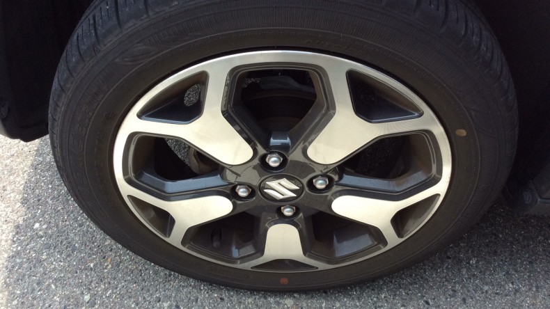 タイヤホイール前