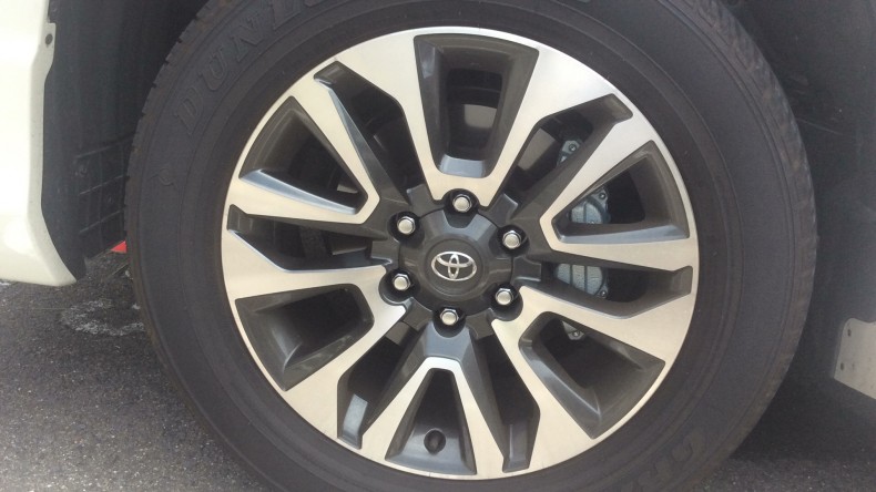 タイヤホイール前