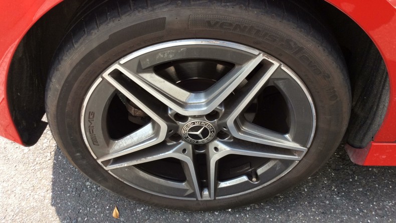 タイヤホイール前