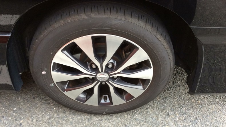 タイヤホイール前