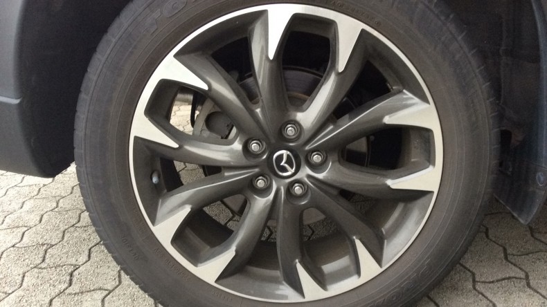 タイヤホイール前