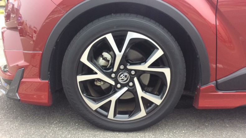 タイヤホイール前