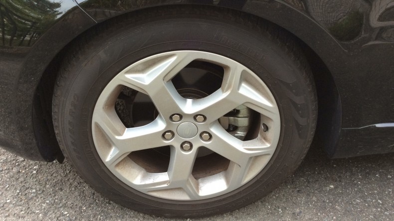 タイヤホイール前