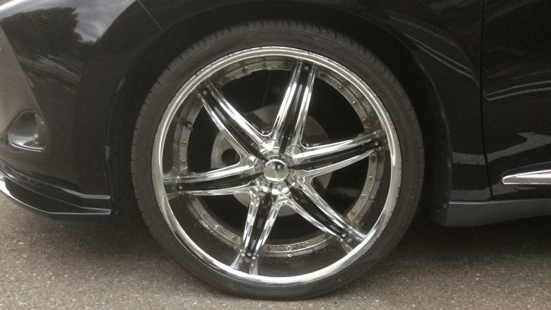 タイヤホイール前