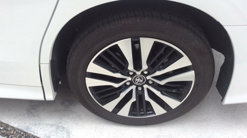 タイヤホイール前