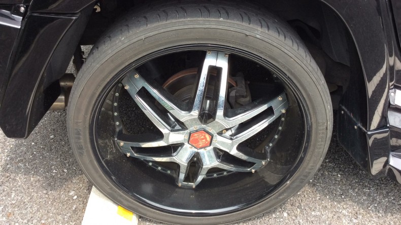 タイヤホイール前