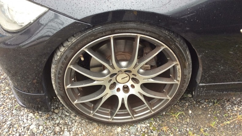 タイヤホイール前