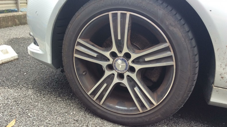 タイヤホイール前