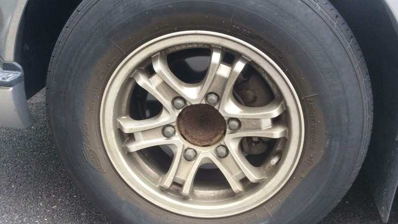 タイヤホイール前