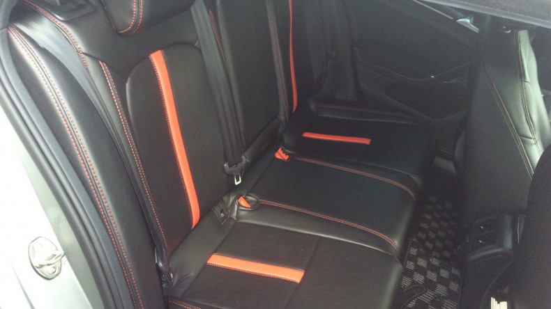 内装後方シート