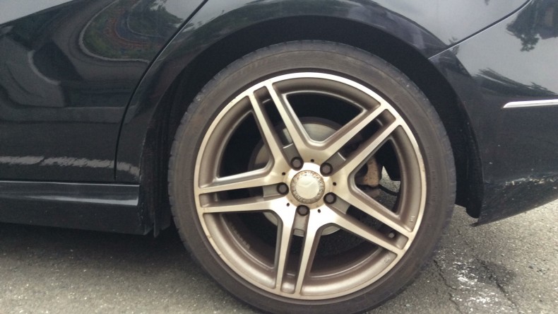 タイヤホイール前