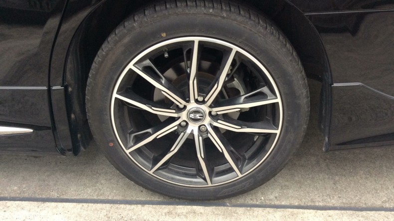 タイヤホイール前