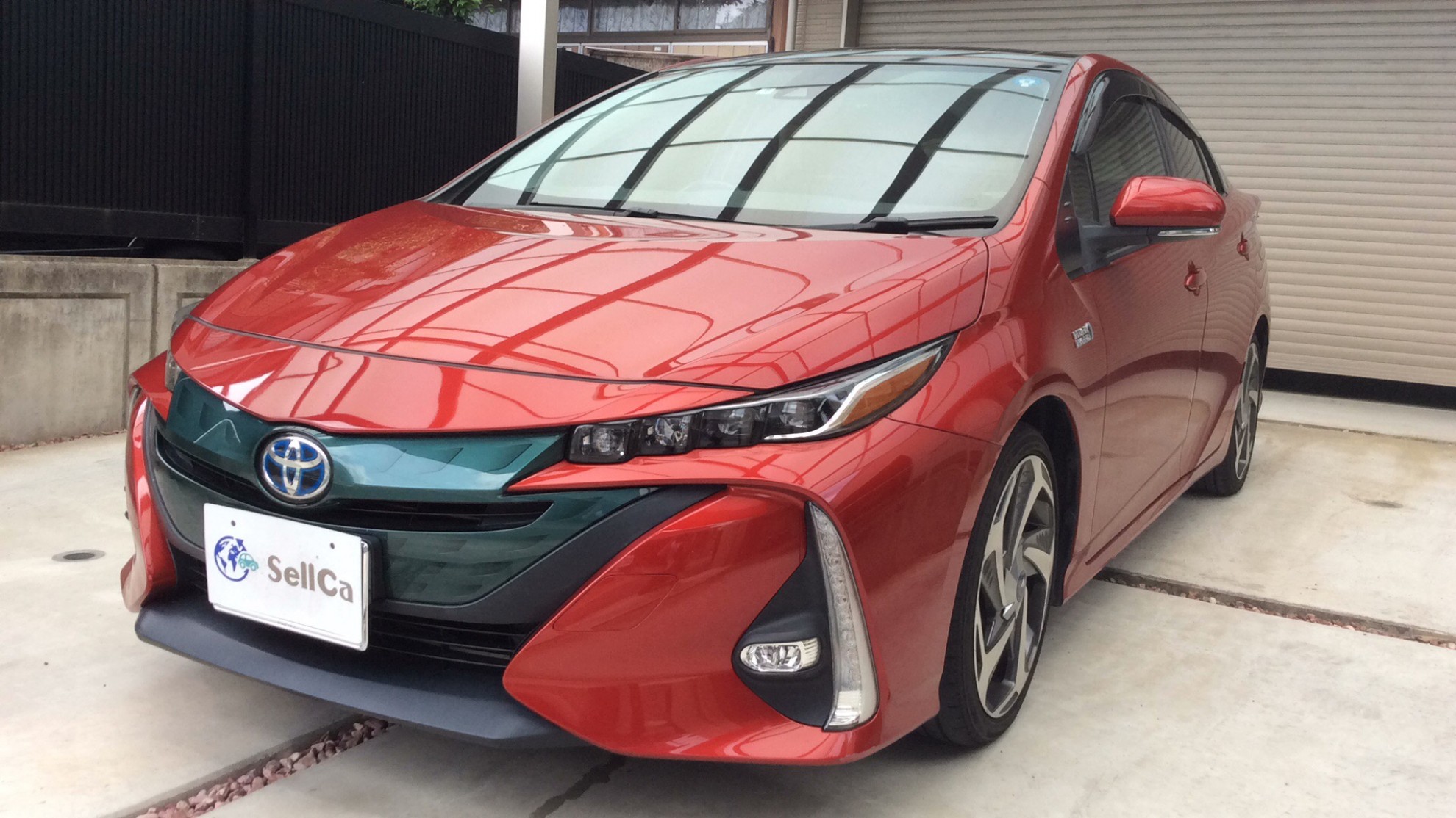 トヨタ　プリウスＰＨＶの車種サムネイル画像