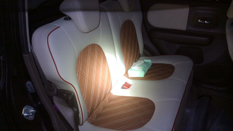 内装後方シート