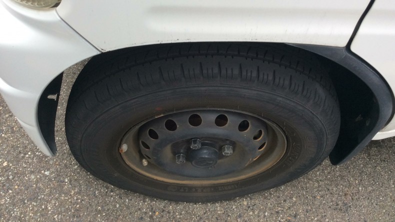 タイヤホイール前