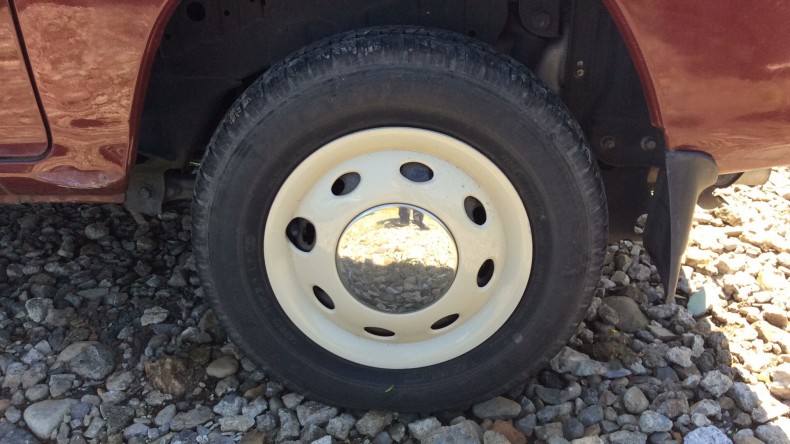 タイヤホイール前